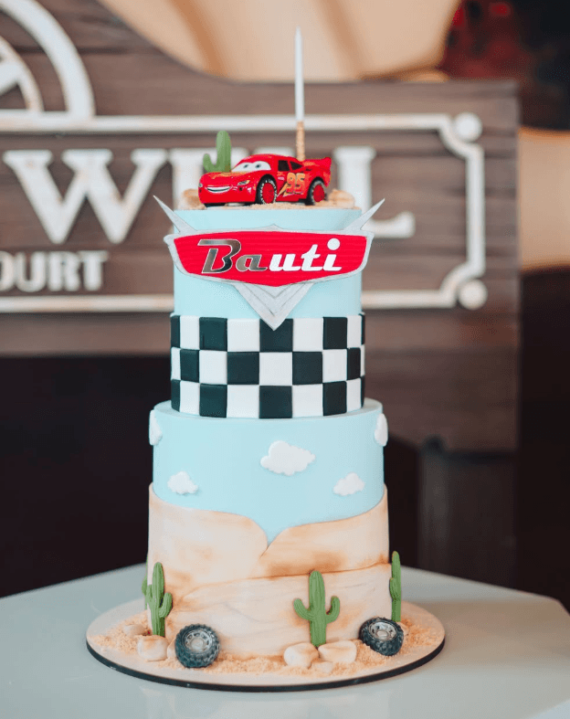 Torta temática Cars con Rayo McQueen