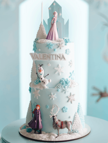 Torta temática Frozen con Elsa y copos de nieve